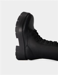 Sepatu Kerja Pria Dengan Sol Tebal
