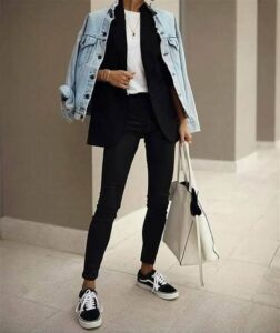 Trik Layering Jaket Denim Stylish
