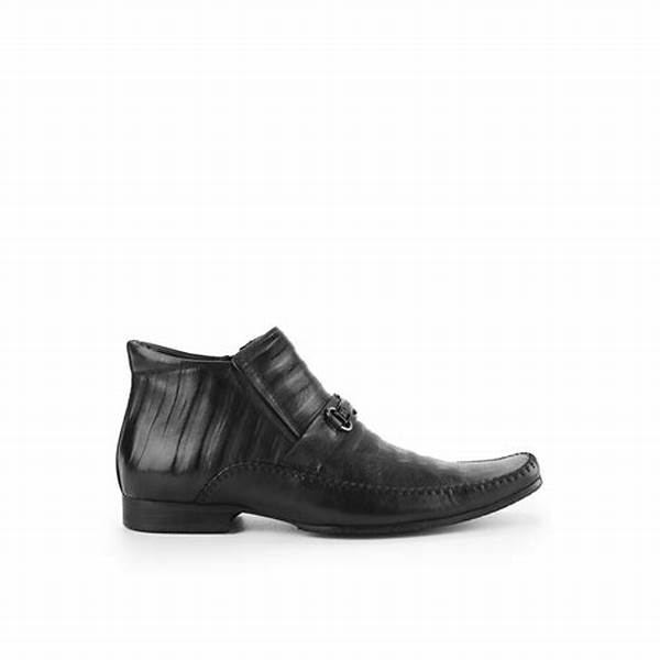 Desain Sepatu Pria Minimalis 2023