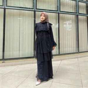 Fashion Kondangan Chic Dengan Aksesori.