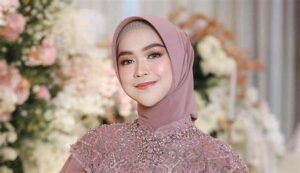 Inspirasi Hijab Kondangan Palet Pastel