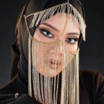 Kiat Makeup Kilau Emas Arabian