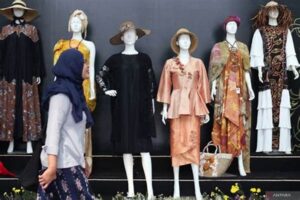 Fashion Wanita 2025 Berdasarkan Prediksi Desainer