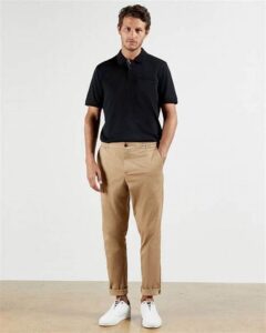 Kombinasi Kaos Polo Dan Celana Khaki