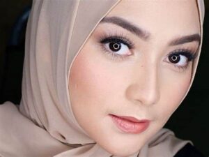 Makeup Natural Wanita 2025 Yang Tetap Menawan