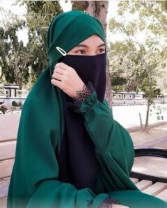 Model Pakaian Wanita Bercadar