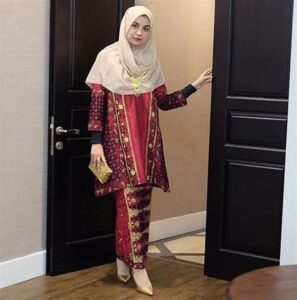 Panduan Warna Busana Kondangan Hijab