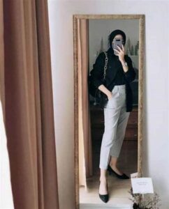 Style Kemeja Hitam Polos Wanita Hijab