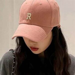 Topi Wanita Elegan Untuk Penampilan Modis 2025