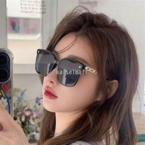 Koleksi Kacamata Hitam Oversized Premium