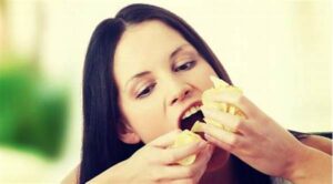 Pentingnya Makan Perlahan Dan Sadar