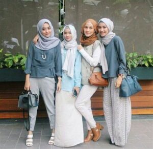 Tren Hijab Modis Wanita Muda