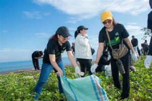 “kolaborasi Cinta Pantai Bersih”