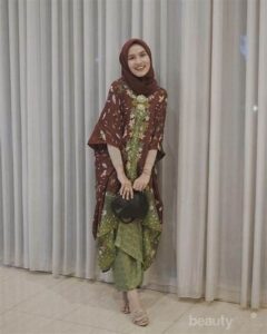 Kombinasi Warna Busana Untuk Kondangan