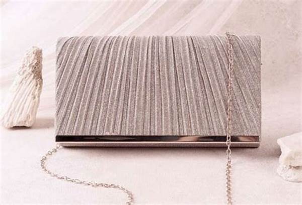 Pilihan Tas Clutch Pesta Malam