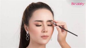 Tutorial Langkah-langkah Makeup Mata Glamor
