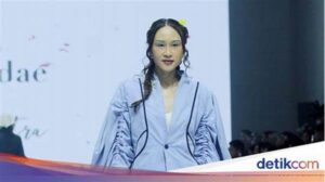 Koleksi Busana Chic Terbaru