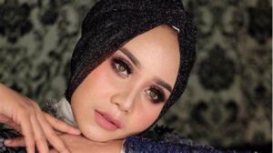 Make Up Mata Tajam Arab.