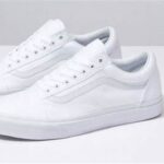 Sepatu Sneaker Putih Klasik