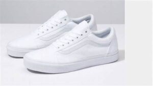 Sepatu Sneaker Putih Klasik