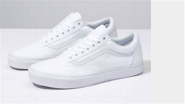 Sepatu Sneaker Putih Klasik