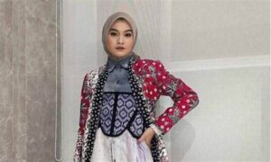 Gaya Batik Elegan Untuk Sehari-hari