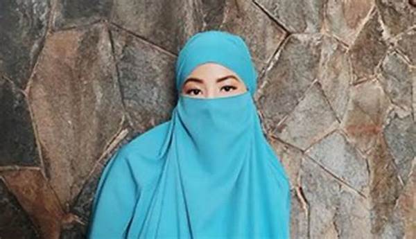 Elegansi Busana Formal Dengan Cadar