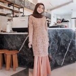 Trik Memadukan Bahan Gaun Pesta