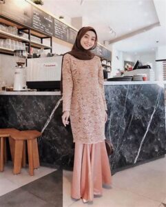 Trik Memadukan Bahan Gaun Pesta