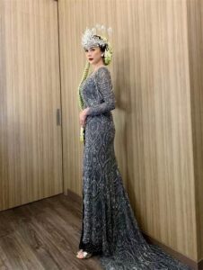 Gaun Malam Panjang Berkilau